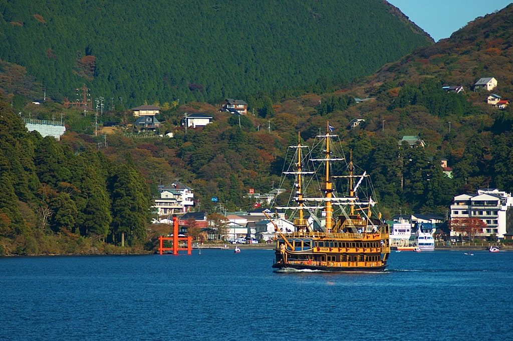 Lake Ashi sightseeing cruise in Hakone