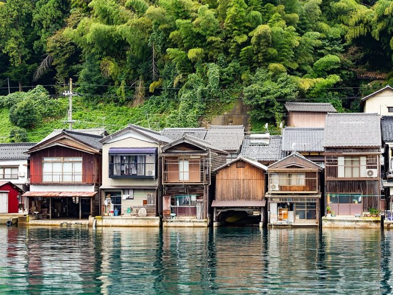 11-beautiful-small-town-destinations-to-visit-in-japan